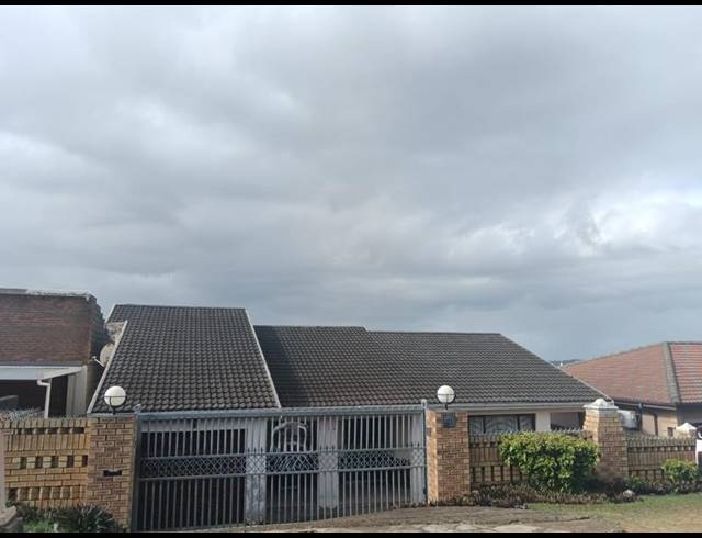 3 BEDROOM HOUSE FOR SALE IN UMLAZI BB